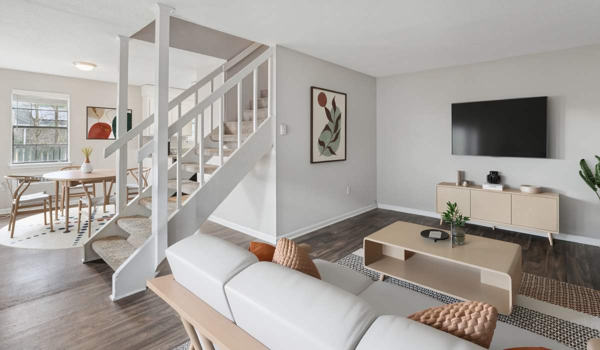 Living room with modern furnishings at Vesta Creeks Run in North Charleston, South Carolina 