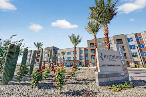 Building Exterior View at Refinery at Pointe17 Apartments, Phoenix, AZ, 85085