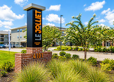 A sign that says "Joliet" is in front of a building.