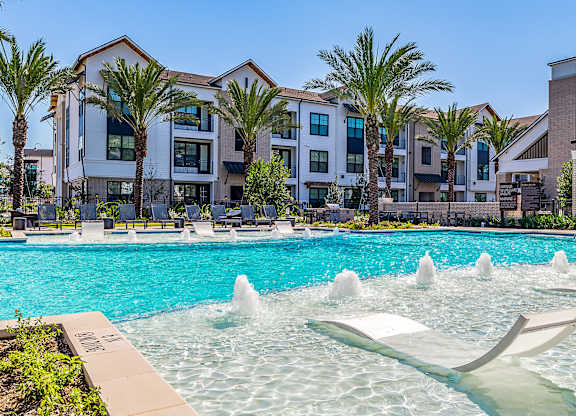 Pool at Alys Crossing Apartments, Cypress
