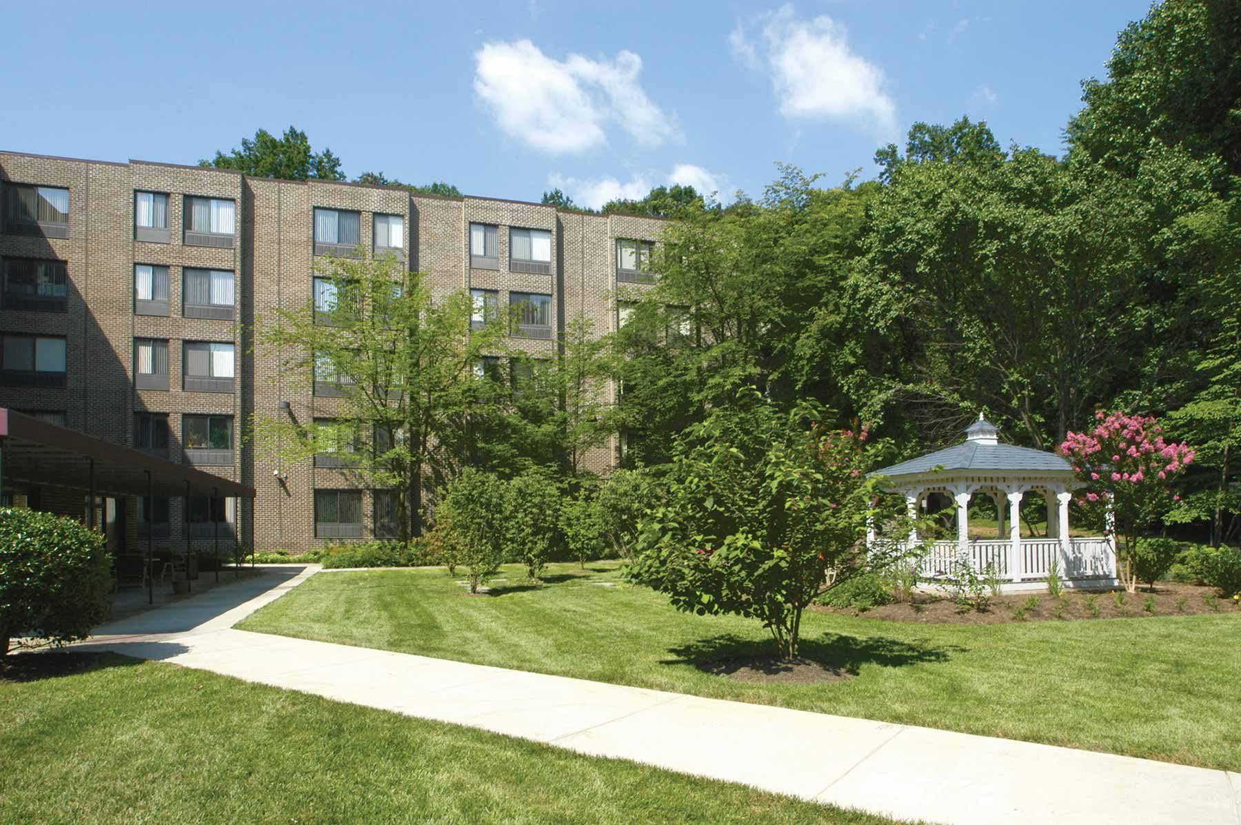 Tysons Towers Exterior/Gazebo