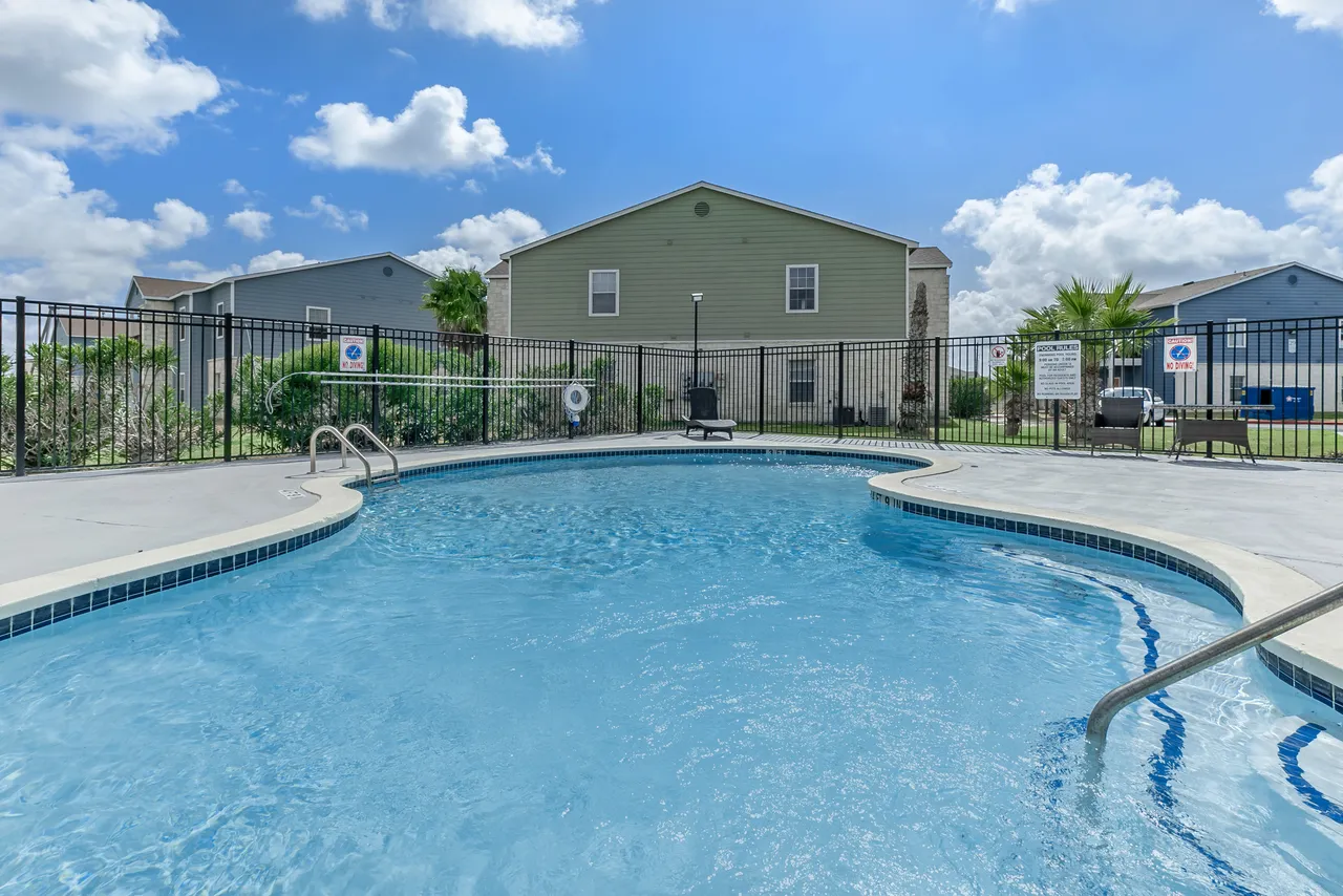 Relaxing Lounge Pool