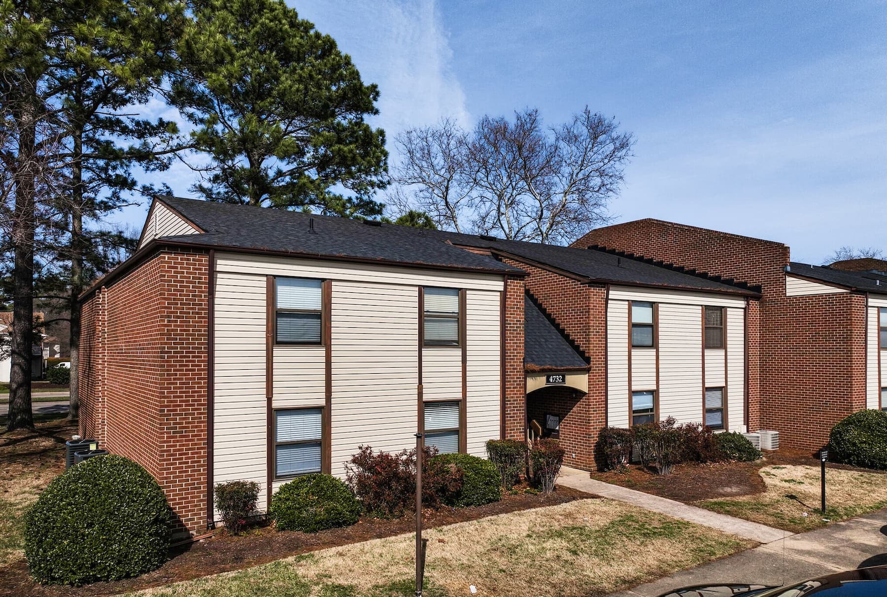 Pembroke Lake Apartments