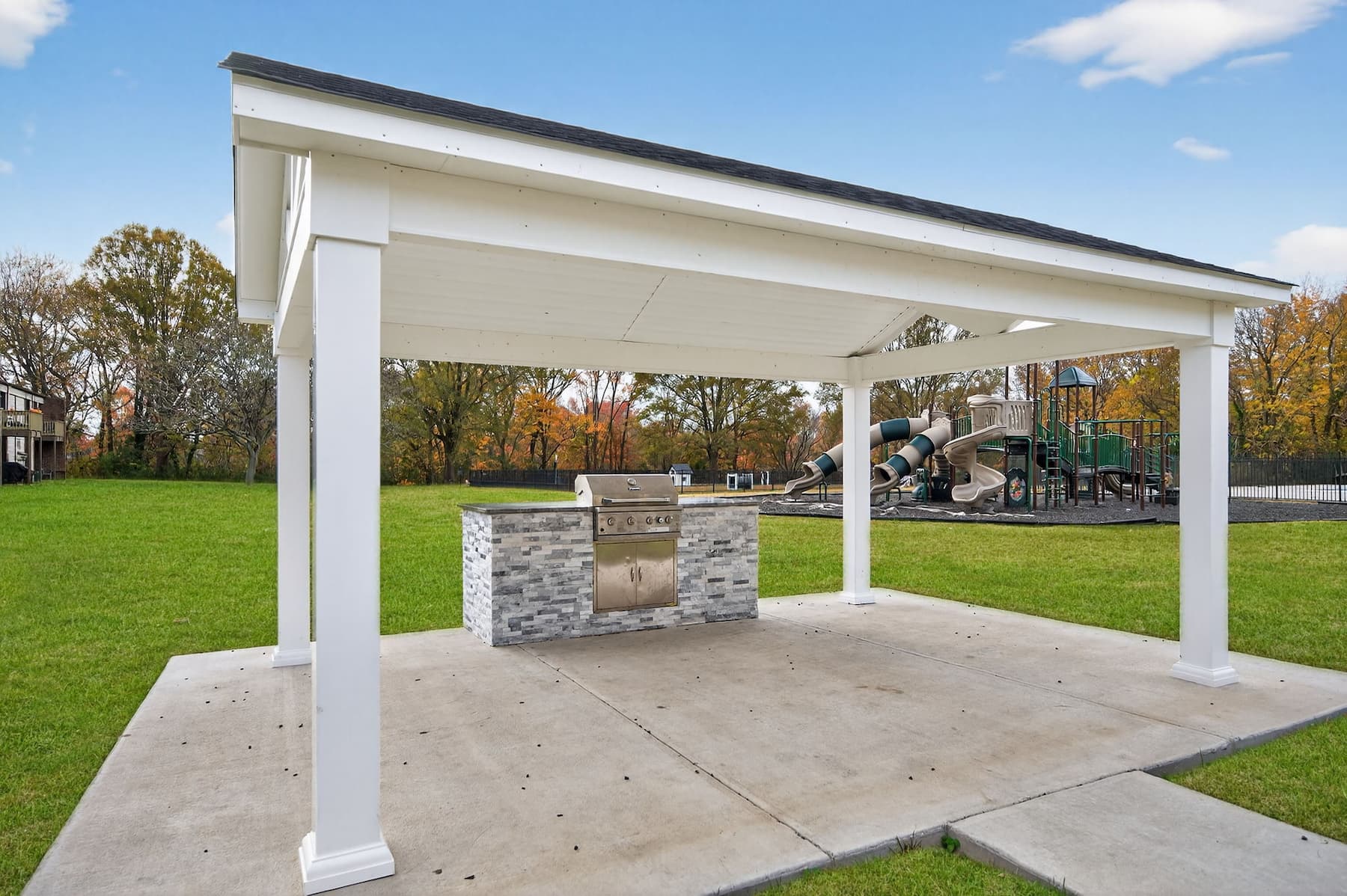 Pembroke Lake Apartments photo