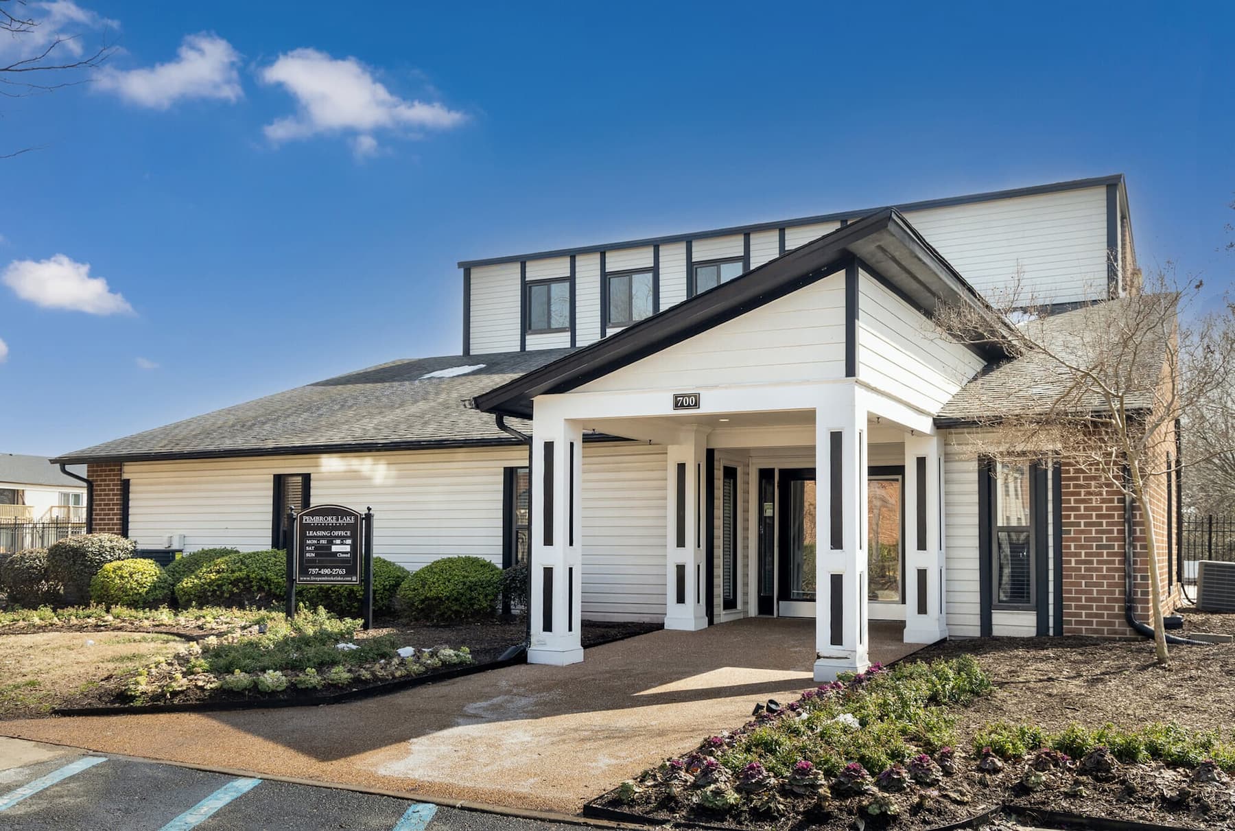 Pembroke Lake Apartments photo
