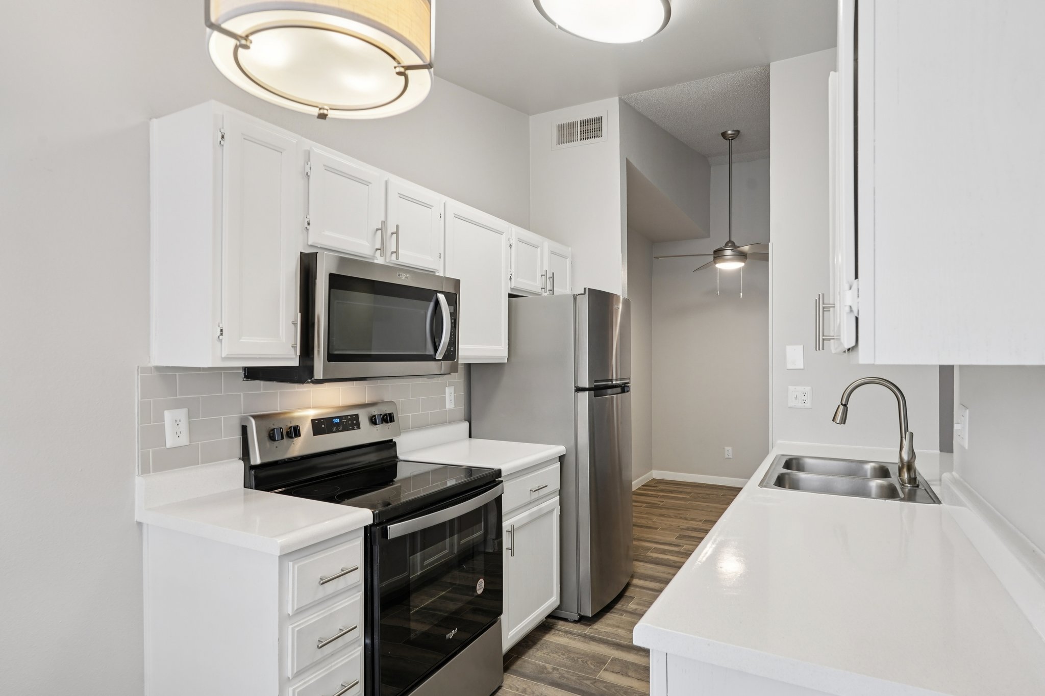 Woodstream Village upgraded kitchen
