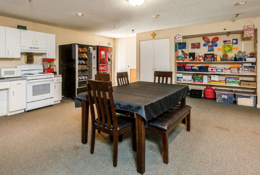 6 CommonRoom Lucas Court