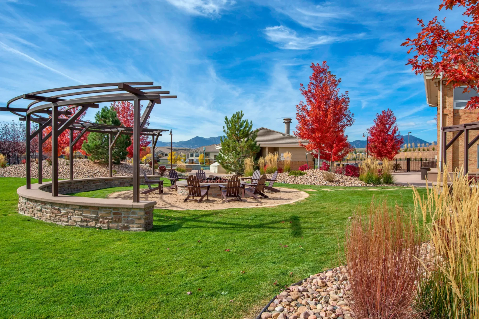 Outdoor fire pit