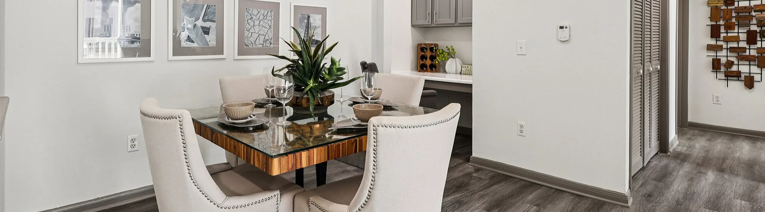 breakfast nook in unit