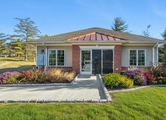 Exterior Photo of Chatham Hill Apartments in Chatham, NJ