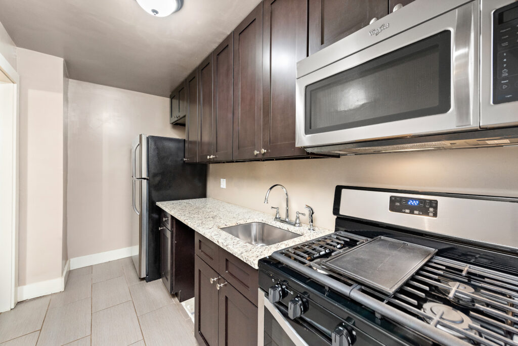 The Drake KC Apartments photo