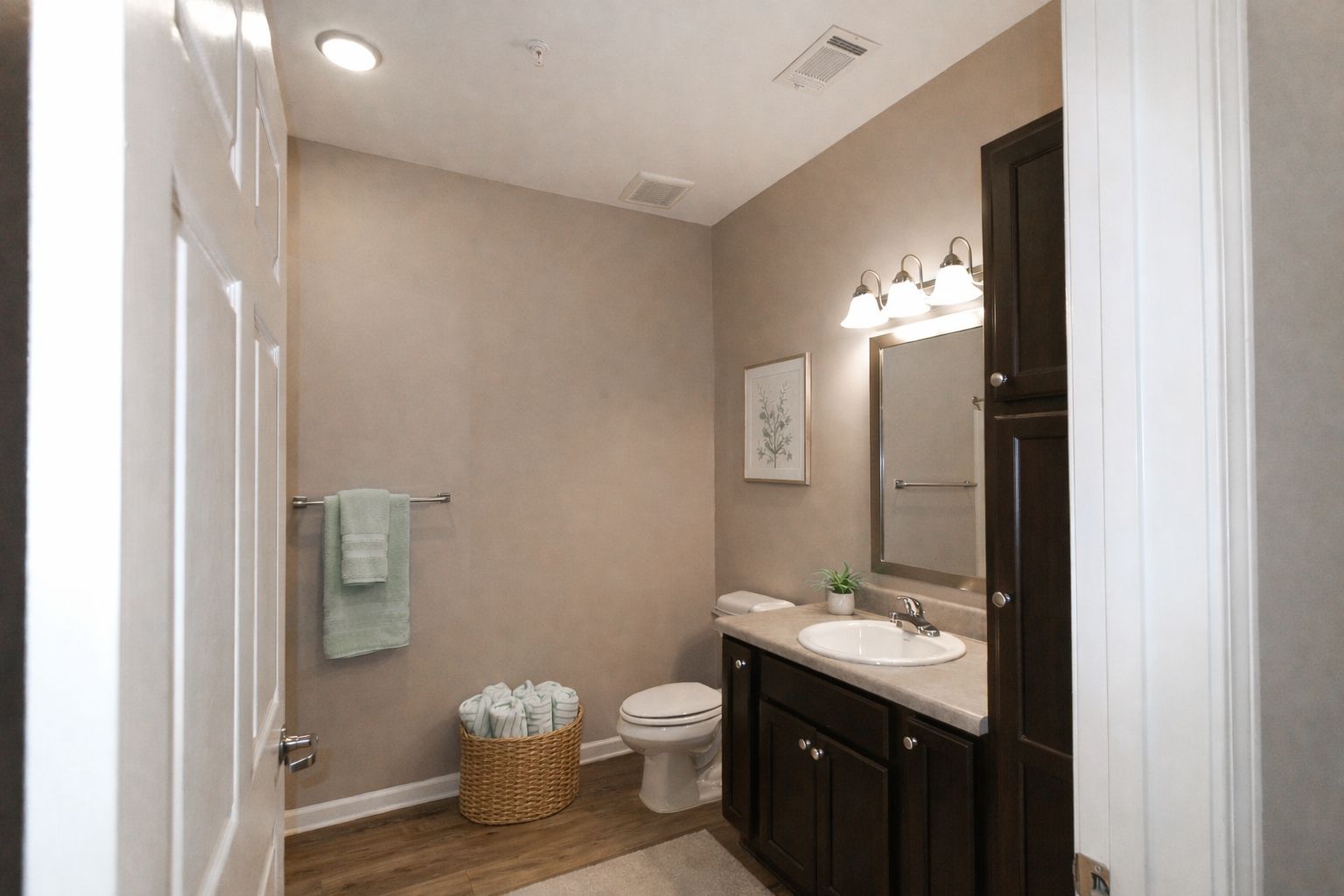 3 South Oak Bathroom