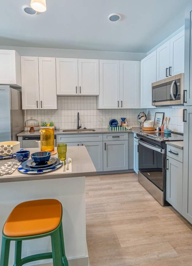 Interior view of a kitchen and living room at Corner on Main in Jacksonville, Florida