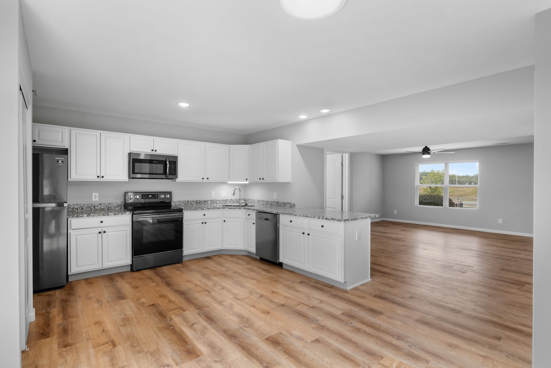 Villages At Lake Silvercote Apartments photo
