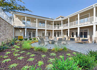the courtyard at the preserve apartments at Copper and Quarry Village, Maryland