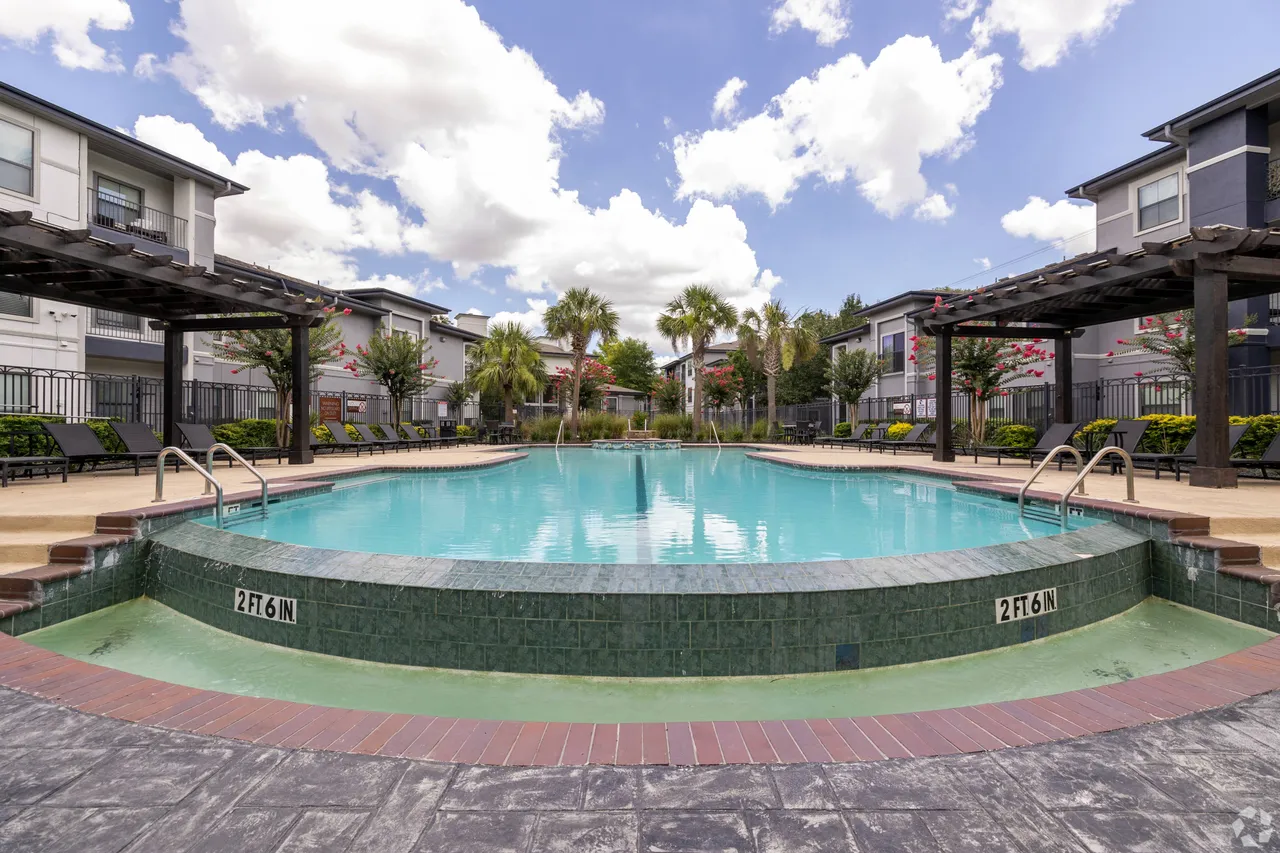 Sparkling Infinity Pool