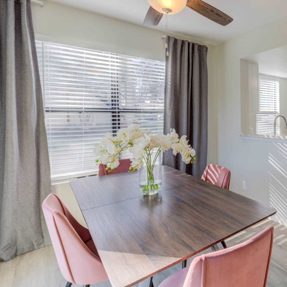 Dining area at Lago Vista Apartments in St. Charles, Missouri