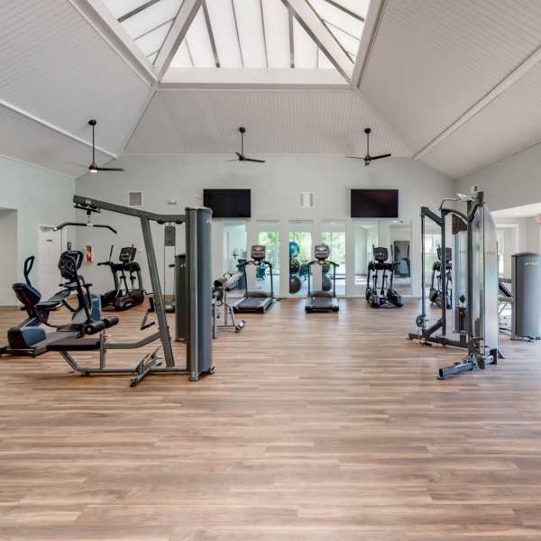 Lago Vista Apartments offers a wide variety of amenities in St. Charles, Missouri