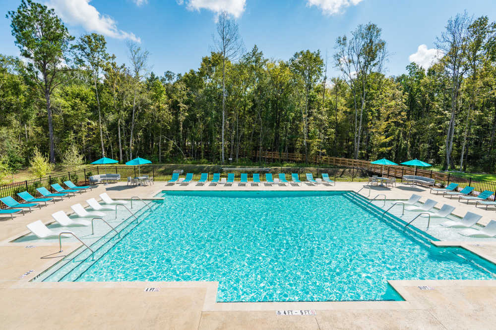 Large swimming pool at Mosby Ingleside in North Charleston, South Carolina
