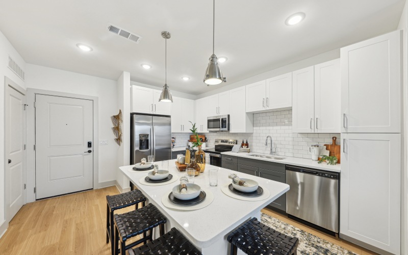A kitchen with kitchen cabinetry and stainless steel appliances at The Hudson nice apartments in Chattanooga, TN.