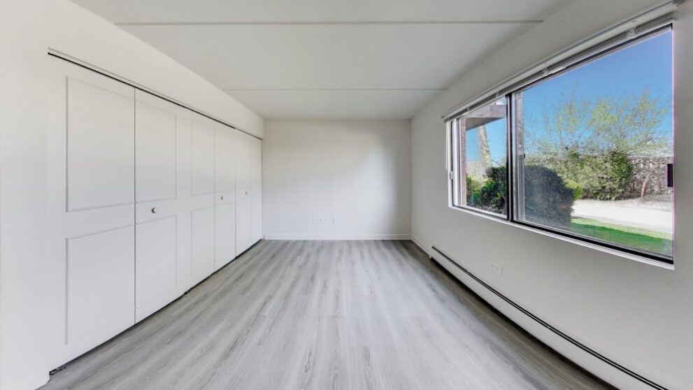 photo showing room with plenty of closet space