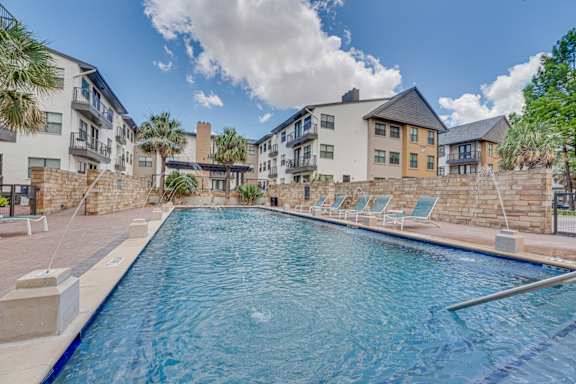 Residential Swimming Pool at Vue Live Oak Apartments, Dallas, 75204