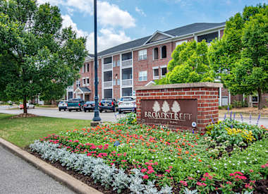 Exterior View at Broadstreet at EastChase Apartments, Montgomery