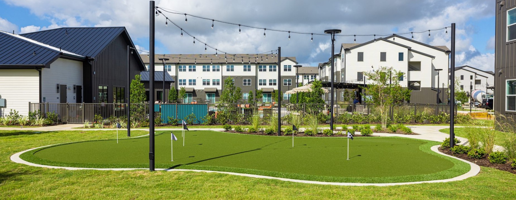 mini putt putt area