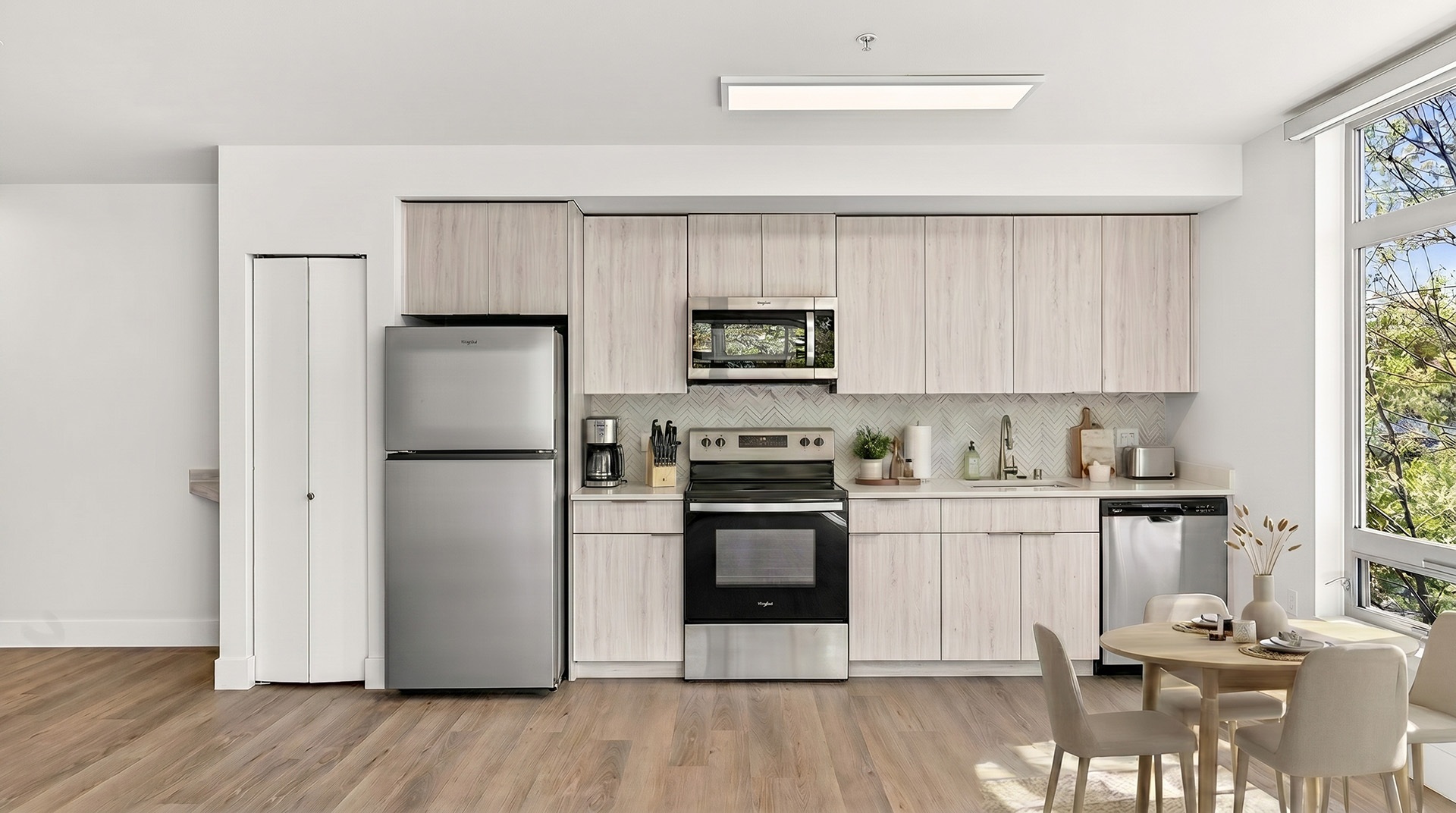 Link bellevue 1x1b kitchen furnished