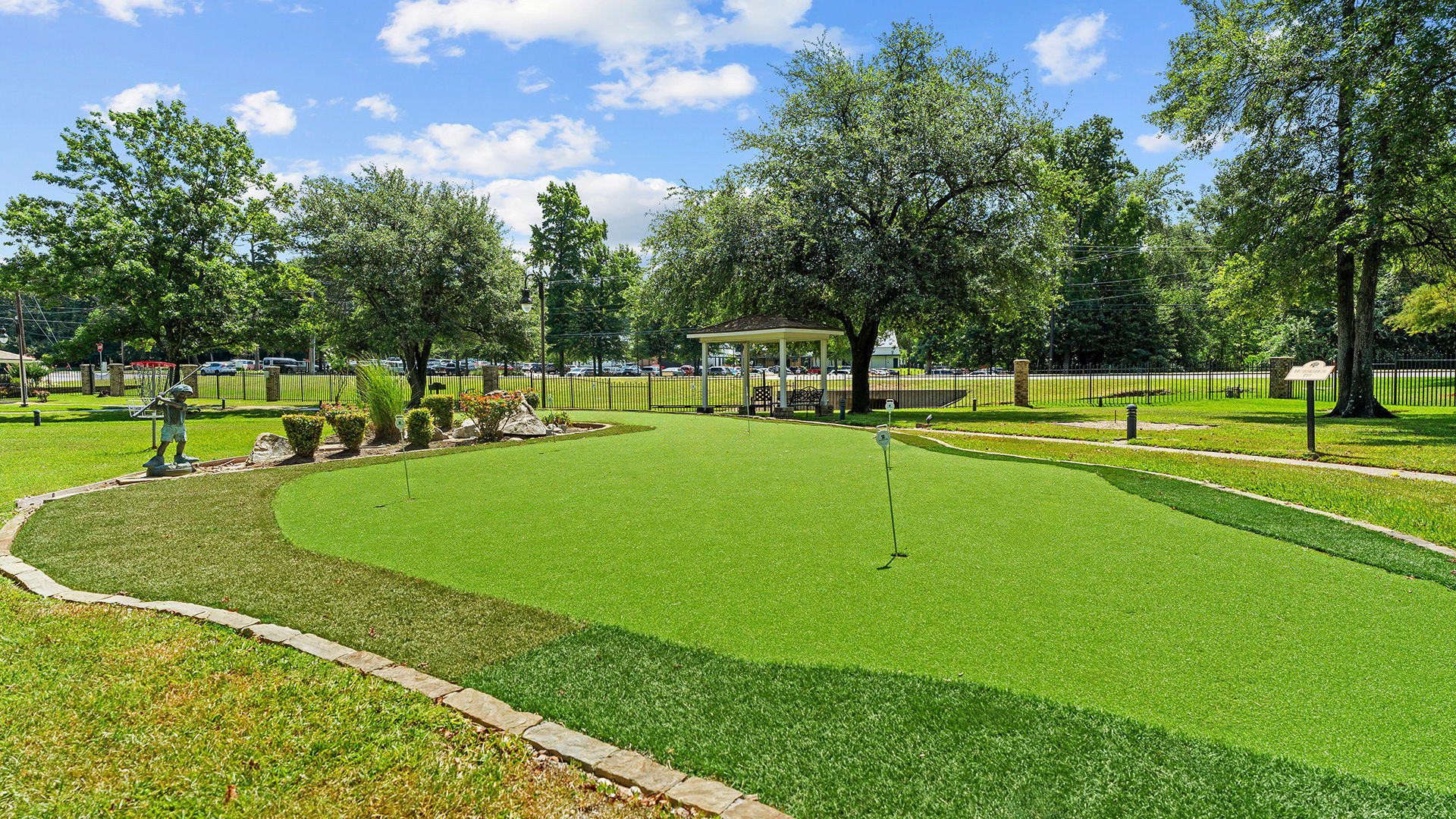 Outdoor putting green