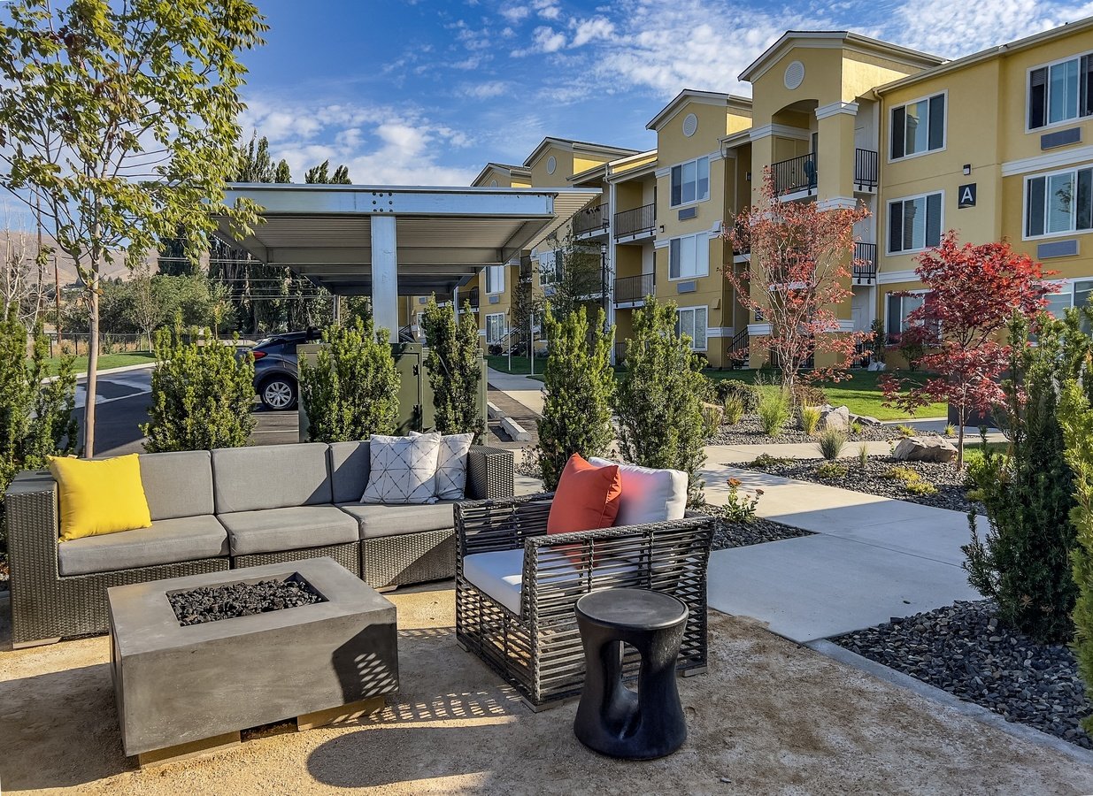 Liv Easy Street Apartment Homes