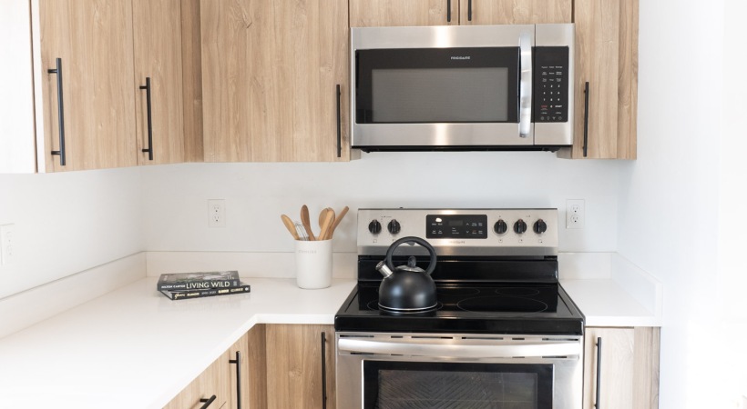 3x2 Bed Townhome w/Garage Kitchen