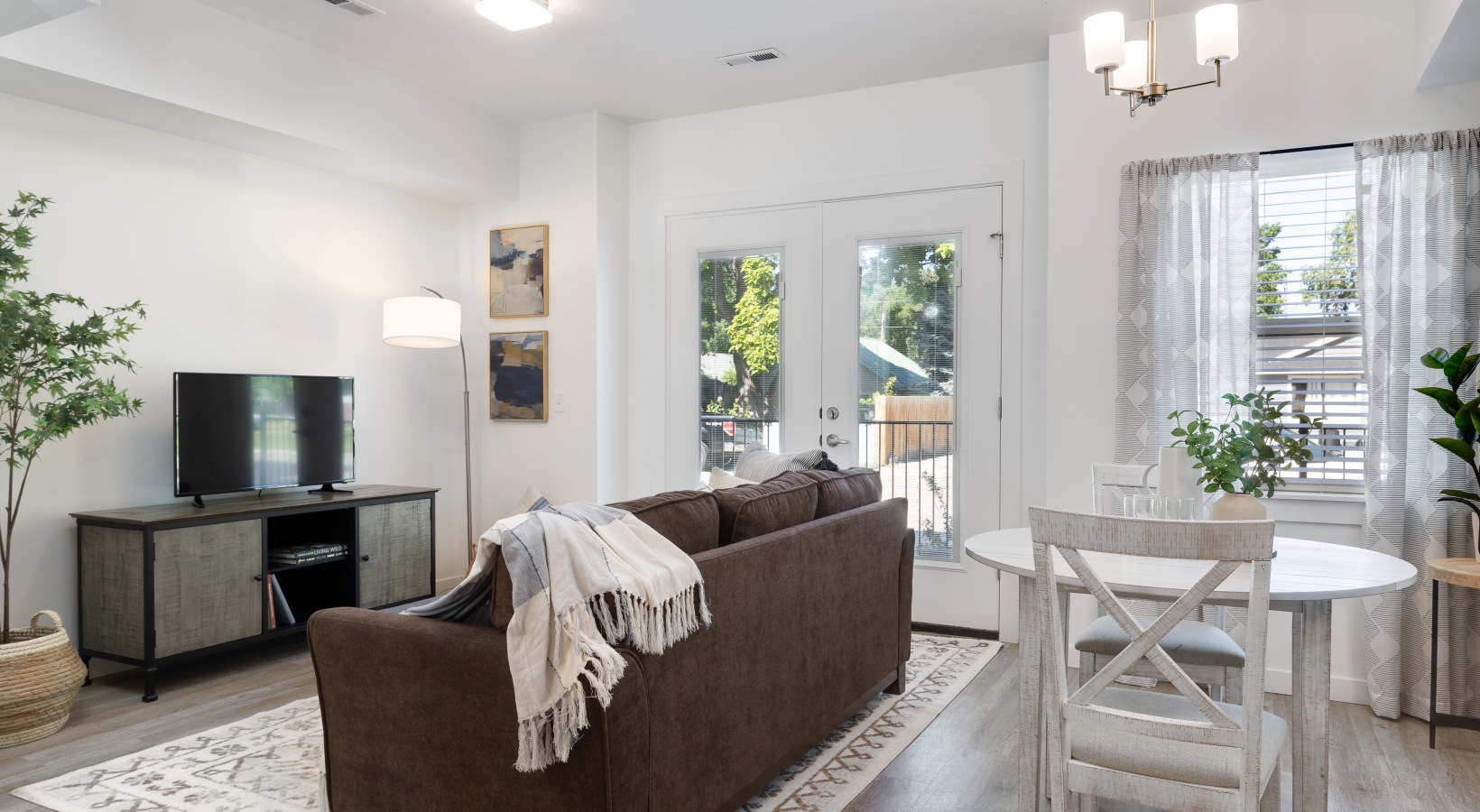 Staged Living and Dining