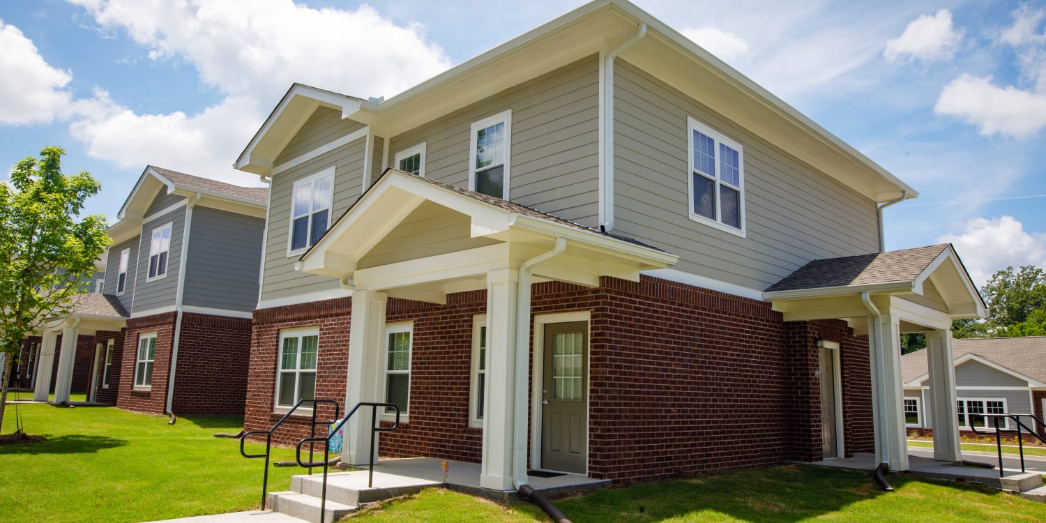 Well-landscaped exterior at Burrell Square in Rome, Georgia