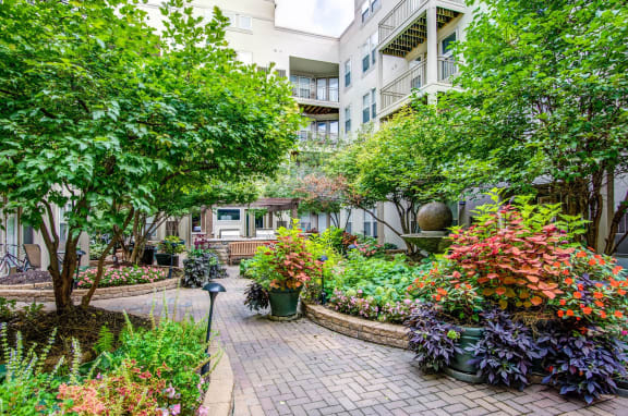 Courtyard With Green Space at Uptown Lake Apartments, Minnesota