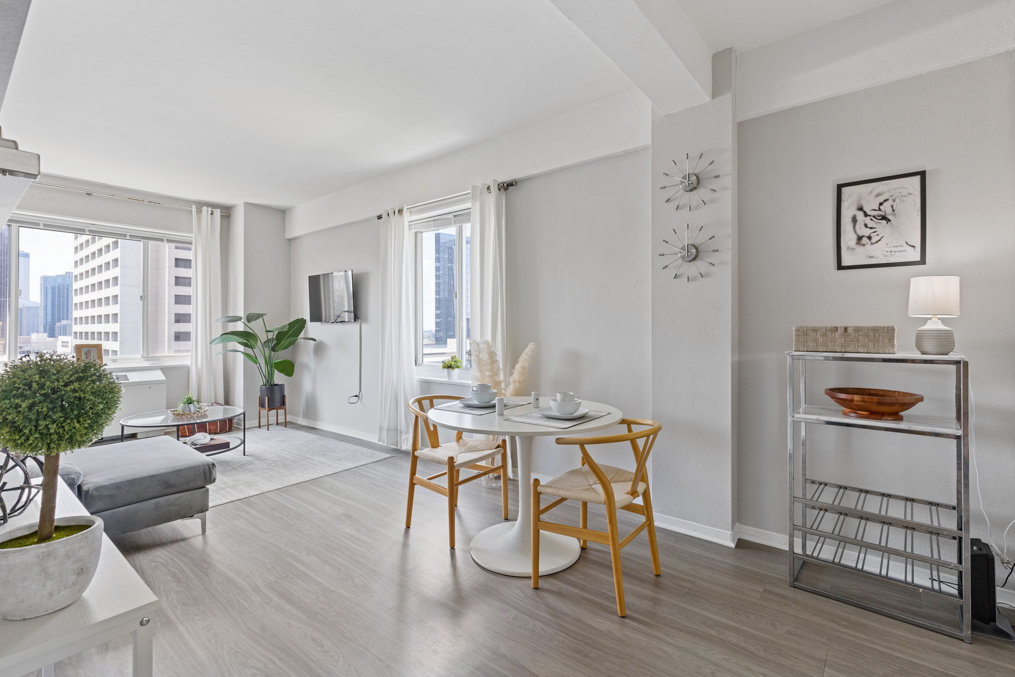 living room area with dining table and decor