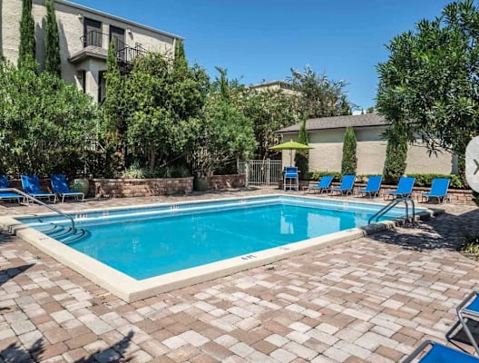 Parkway Square Apartments