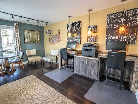 Parkway Square Apartments photo