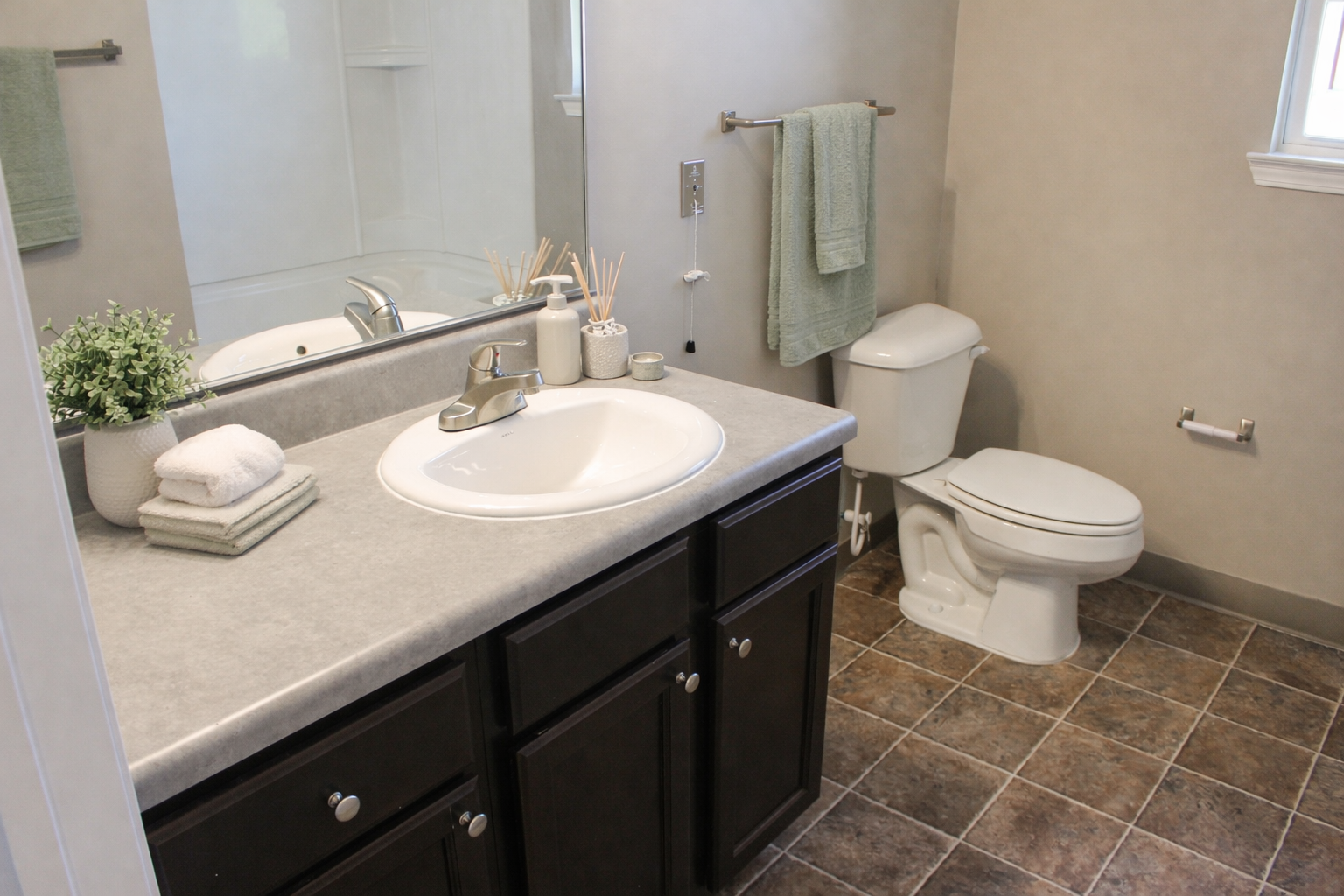 5 HT2 Bathroom
