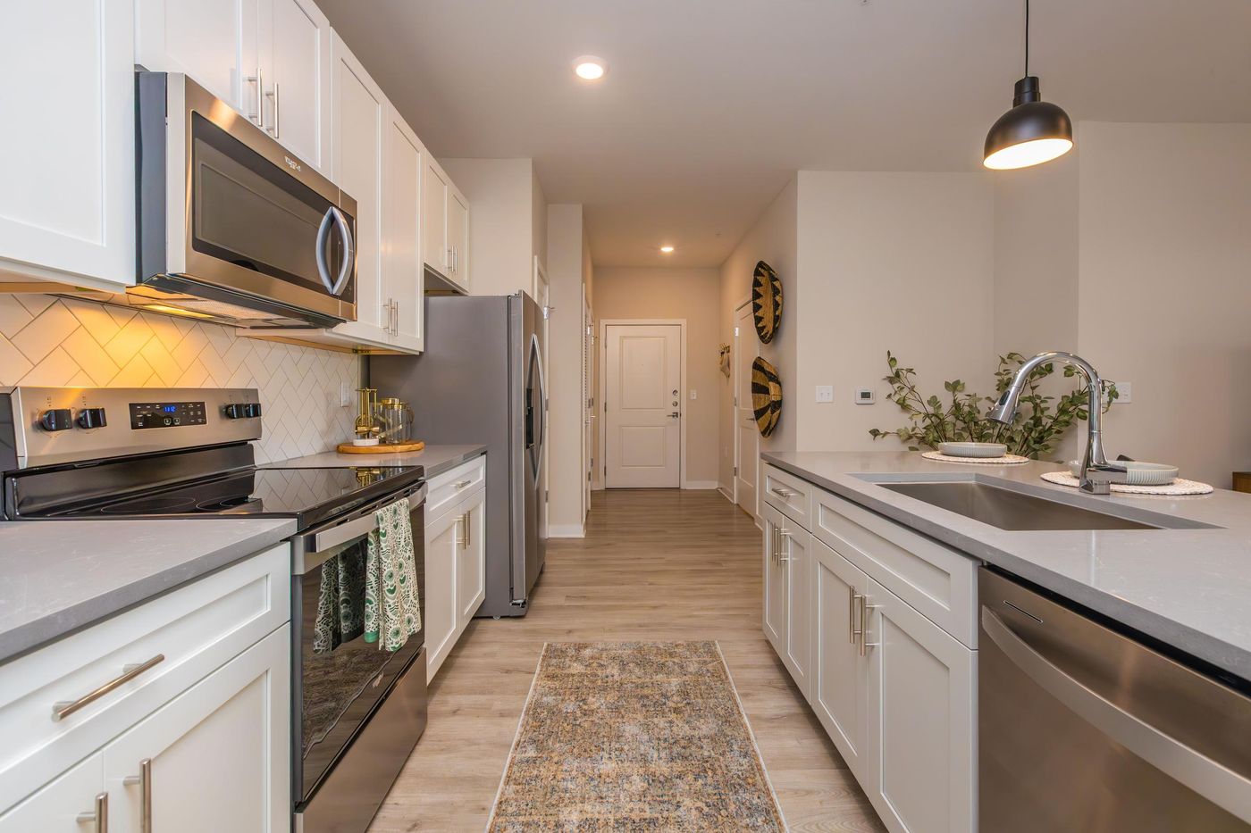 Middle Sound West Apartments photo
