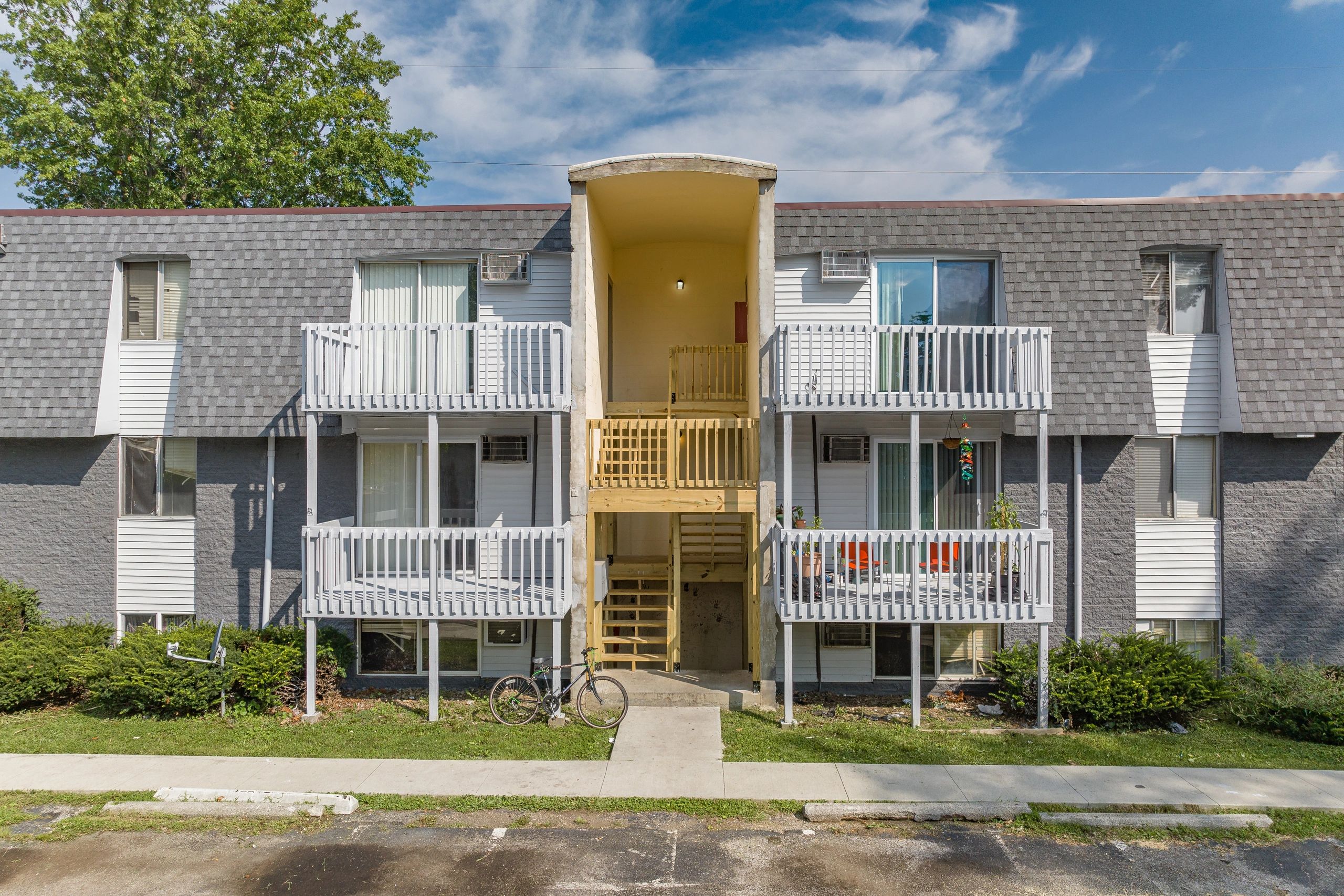 //img1.wsimg.com/isteam/ip/98a368cc-060c-49b4-80f5-72968d054a78/BuildingPhoto%20-%202023-09-20T225913.961%201.jpg/:/rs=w:1300,h:800