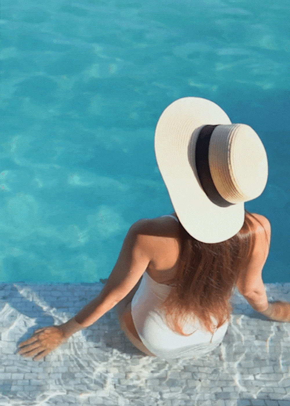 View amenities like our swimming pool at The Artisan in San Diego, California