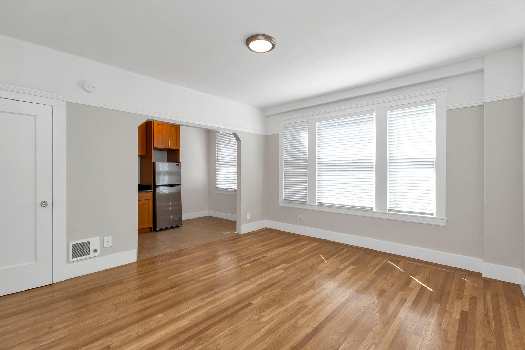 1424 Valencia photo