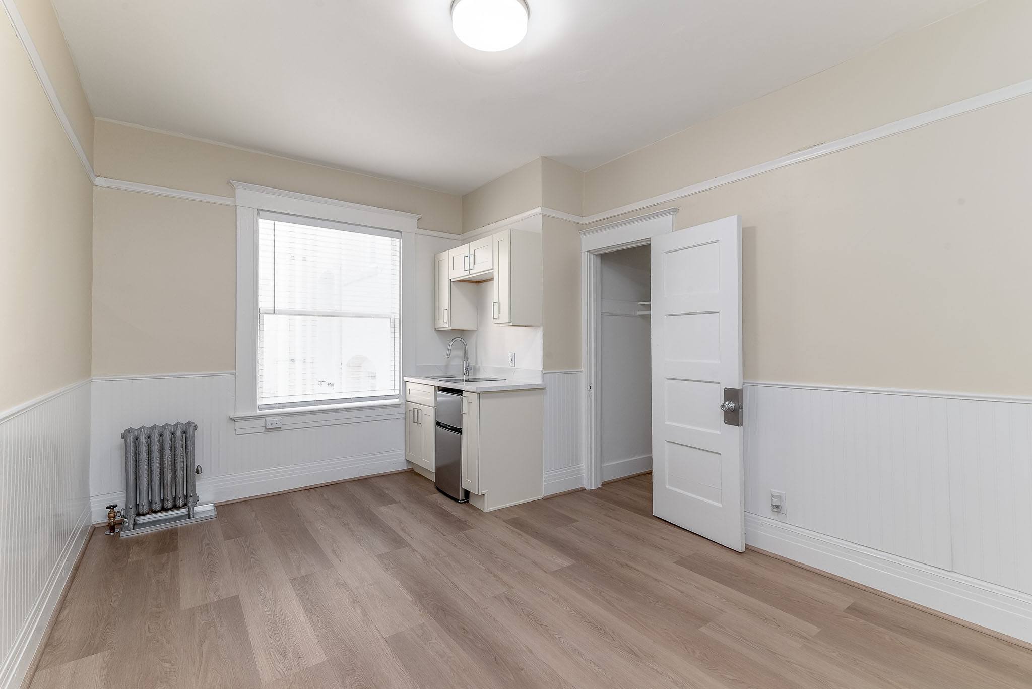 1424 Valencia photo
