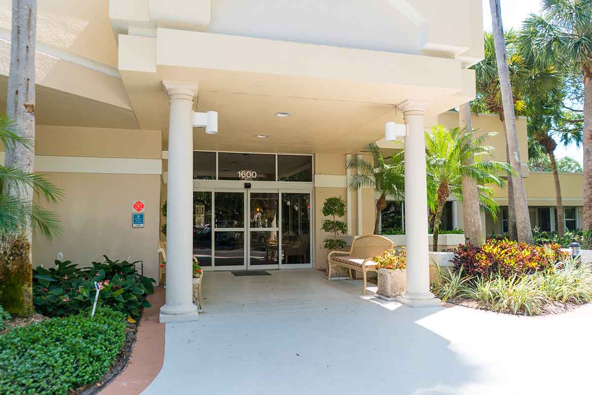 Front entrance of Sandhill Cove retirement living.