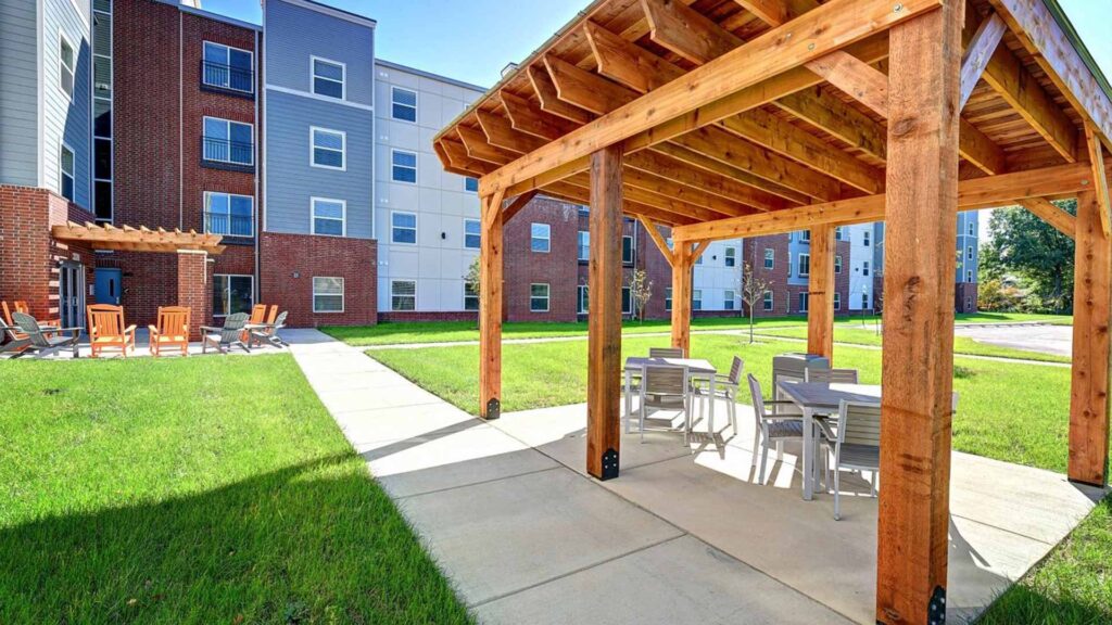 Riverport Landings Senior exterior seating area