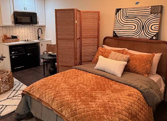 Studio Bedroom at The Vintage, Walla Walla, WA