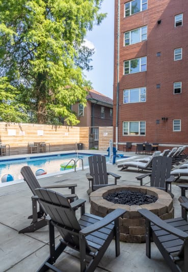 Poolside Dining Tables at Lofts on Ormsby, Louisville Kentucky