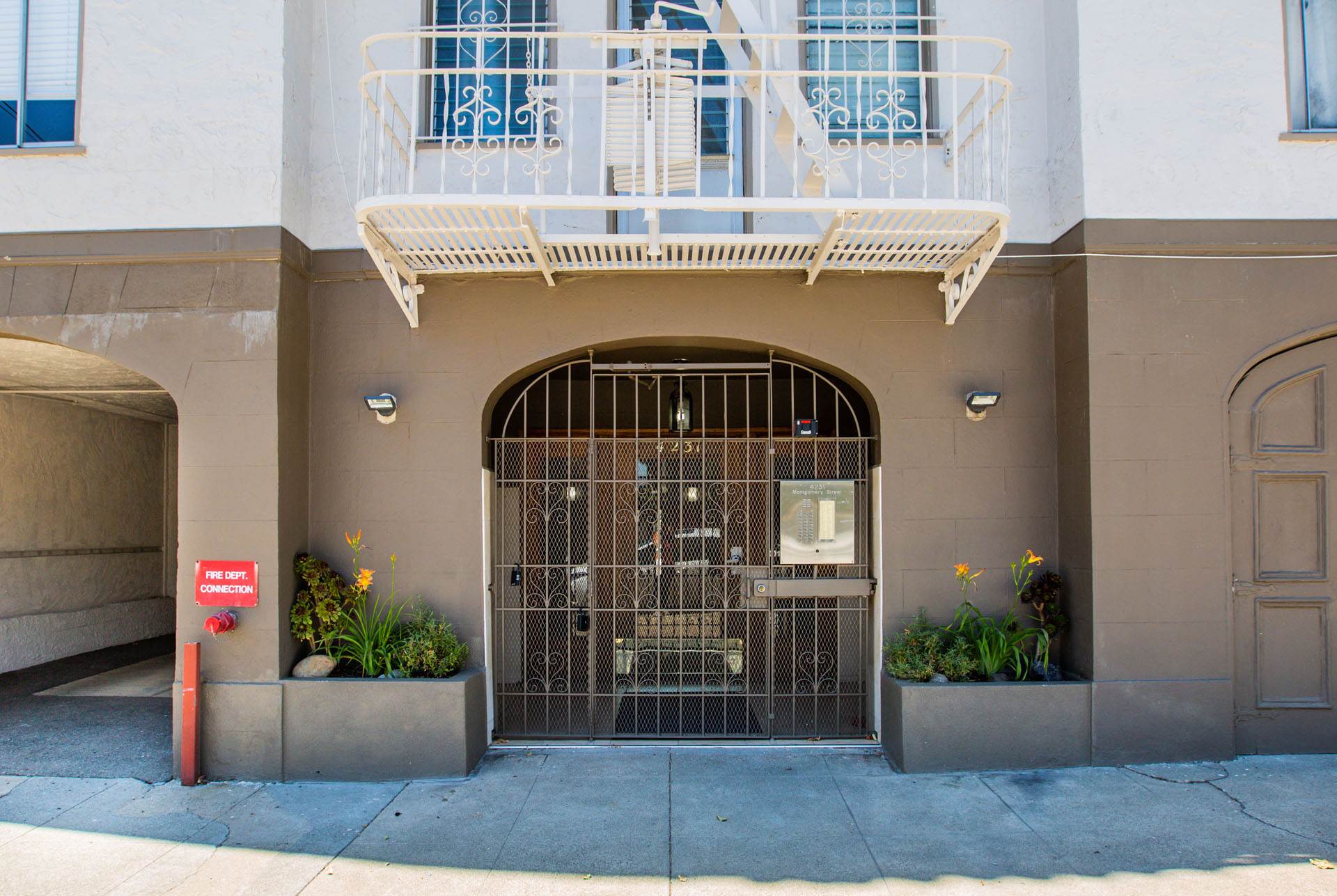 4231 Montgomery Building Photo 2