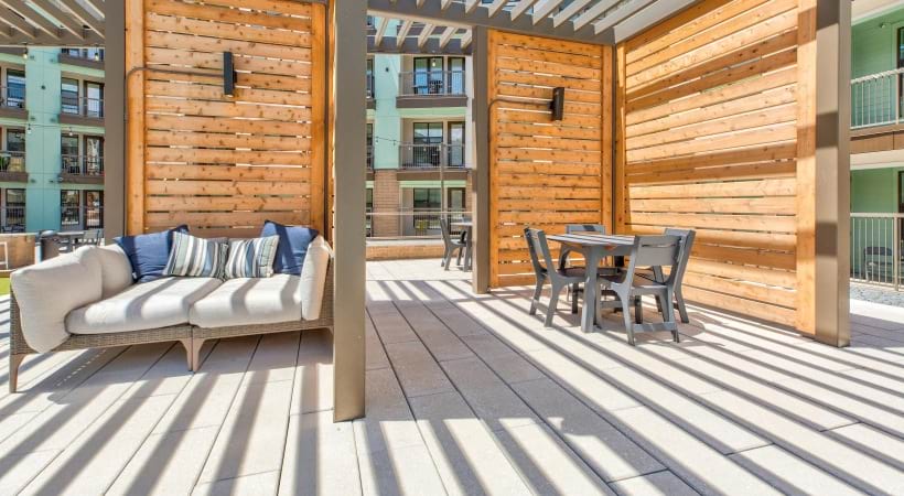 Arabelle Lincoln Station outdoor lounge and patio